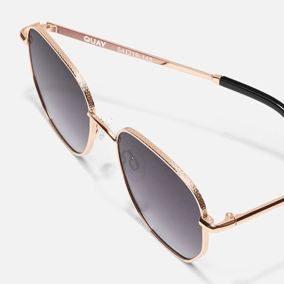 New Quay Australia Unisex Big Time Texture Gold Frame/Smoke Lens Sunglasses main image 5